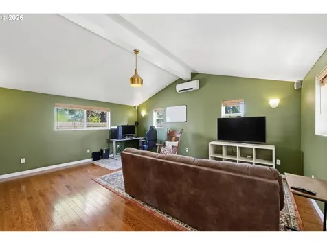 1233 Kenray Loop Springfield OR 97477