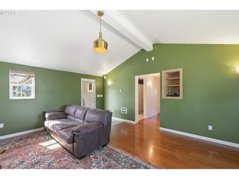 1233 Kenray Loop Springfield OR 97477