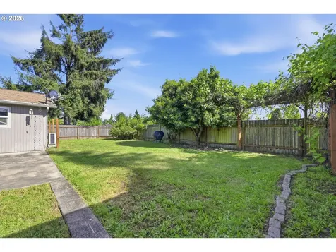 1233 Kenray Loop Springfield OR 97477