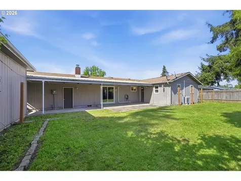 1233 Kenray Loop Springfield OR 97477