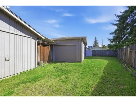 1233 Kenray Loop Springfield OR 97477