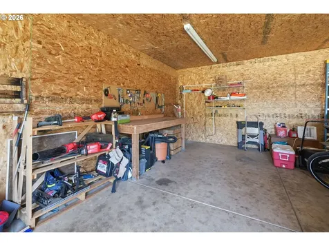 1233 Kenray Loop Springfield OR 97477