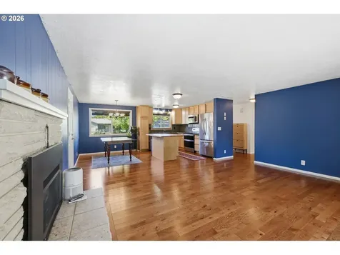 1233 Kenray Loop Springfield OR 97477