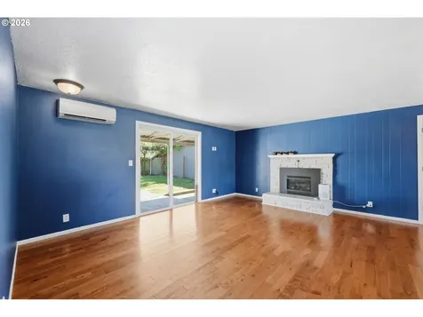 1233 Kenray Loop Springfield OR 97477