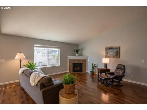 74 Camellia Drive Lebanon OR 97355