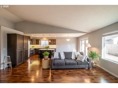 74 Camellia Drive Lebanon OR 97355