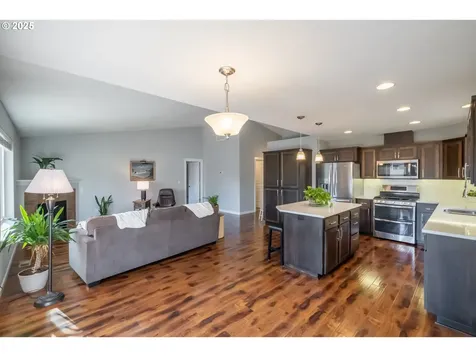 74 Camellia Drive Lebanon OR 97355