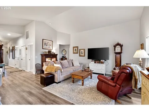 368 Hillegas Avenue Creswell OR 97426