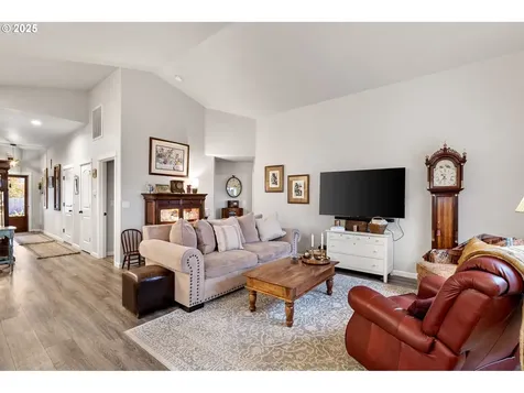 368 Hillegas Avenue Creswell OR 97426