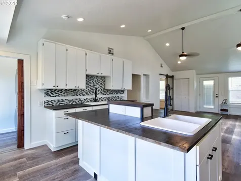 112 NW 17th Street Mcminnville OR 97128
