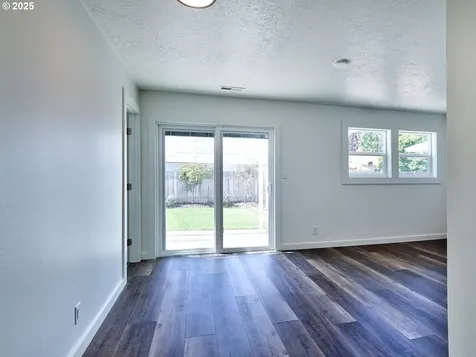 112 NW 17th Street Mcminnville OR 97128