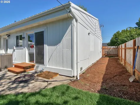 112 NW 17th Street Mcminnville OR 97128