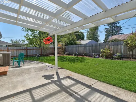 112 NW 17th Street Mcminnville OR 97128