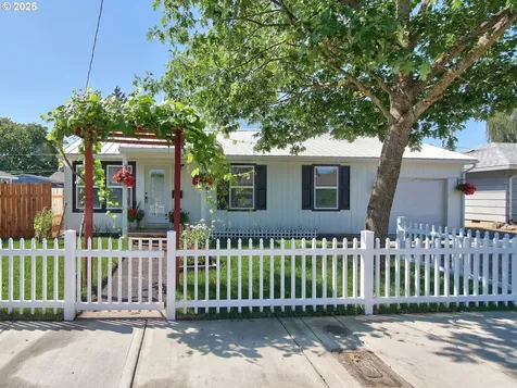 112 NW 17th Street Mcminnville OR 97128
