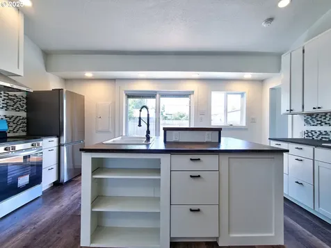 112 NW 17th Street Mcminnville OR 97128