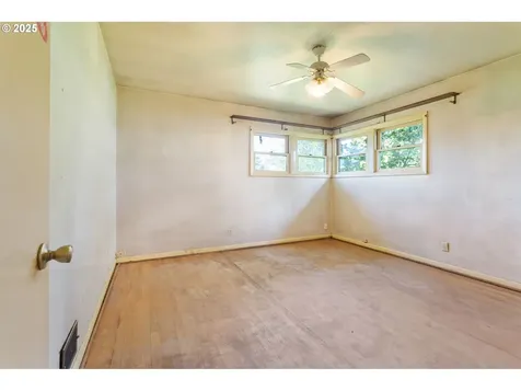 5205 SE Gladstone Street Portland OR 97206