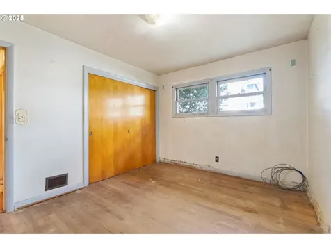 5205 SE Gladstone Street Portland OR 97206