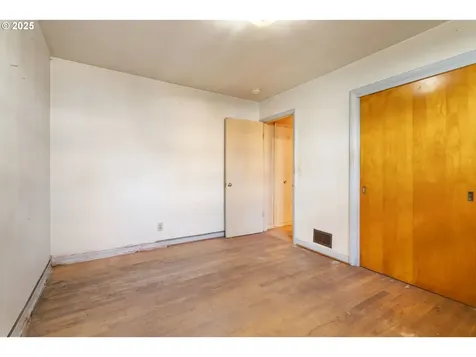 5205 SE Gladstone Street Portland OR 97206