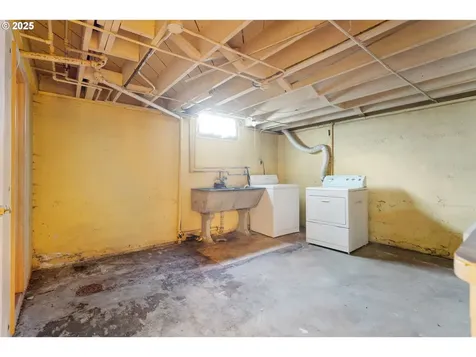 5205 SE Gladstone Street Portland OR 97206