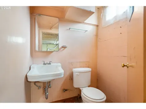 5205 SE Gladstone Street Portland OR 97206