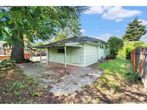 5205 SE Gladstone Street Portland OR 97206