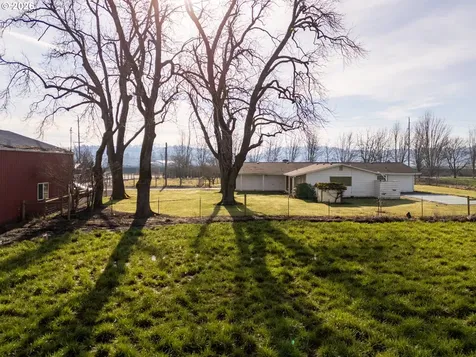 10001 SE Amity-dayton Highway Mcminnville OR 97128