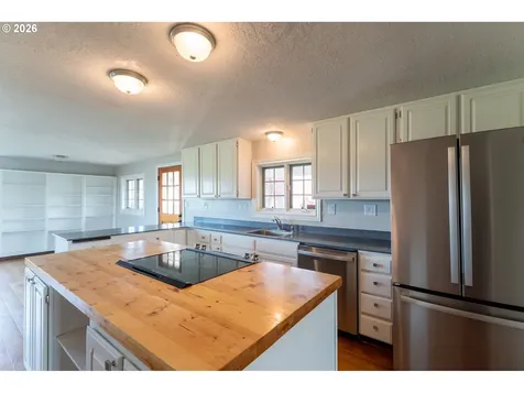 10001 SE Amity-dayton Highway Mcminnville OR 97128