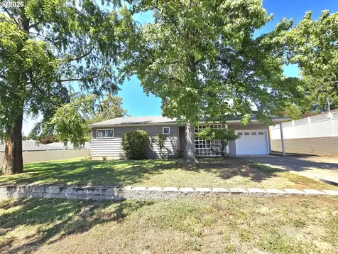 1642 NW Almond Avenue Roseburg OR 97471