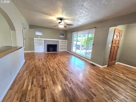 1642 NW Almond Avenue Roseburg OR 97471
