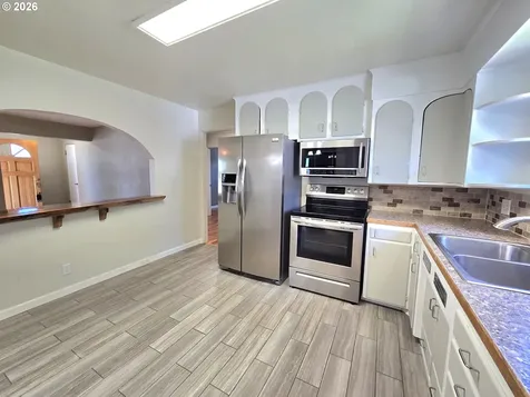 1642 NW Almond Avenue Roseburg OR 97471