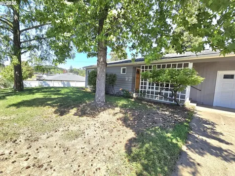 1642 NW Almond Avenue Roseburg OR 97471