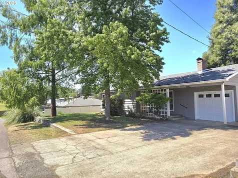 1642 NW Almond Avenue Roseburg OR 97471