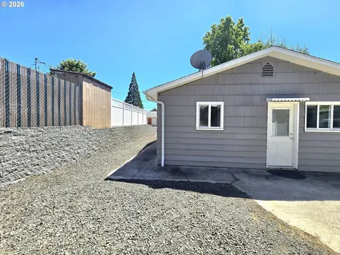 1642 NW Almond Avenue Roseburg OR 97471