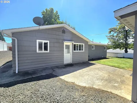 1642 NW Almond Avenue Roseburg OR 97471