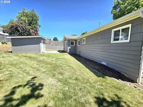 1642 NW Almond Avenue Roseburg OR 97471
