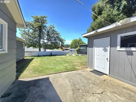 1642 NW Almond Avenue Roseburg OR 97471