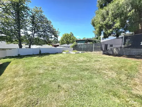 1642 NW Almond Avenue Roseburg OR 97471