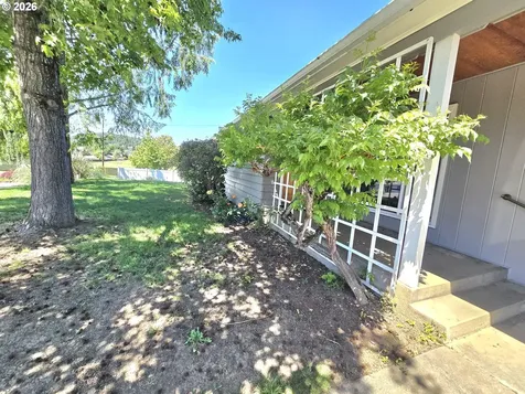 1642 NW Almond Avenue Roseburg OR 97471