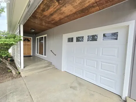 1642 NW Almond Avenue Roseburg OR 97471