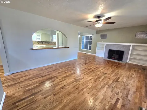 1642 NW Almond Avenue Roseburg OR 97471