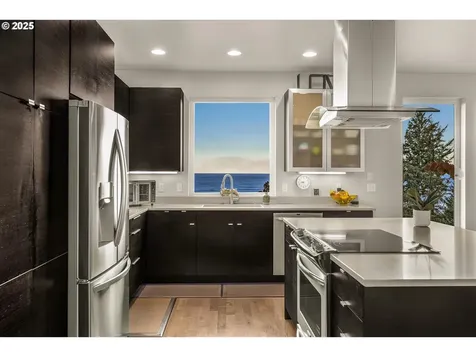 121 Greenhill Drive Yachats OR 97498