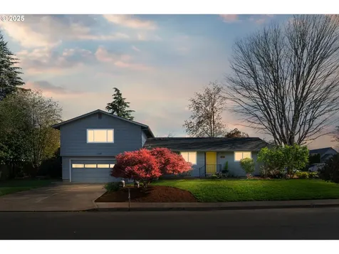 2739 NE Elaine Drive Mcminnville OR 97128