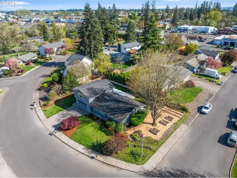 2739 NE Elaine Drive Mcminnville OR 97128
