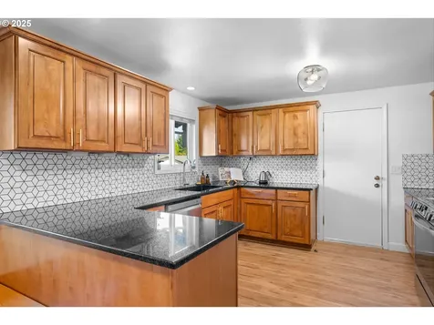 2739 NE Elaine Drive Mcminnville OR 97128