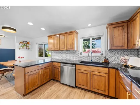 2739 NE Elaine Drive Mcminnville OR 97128