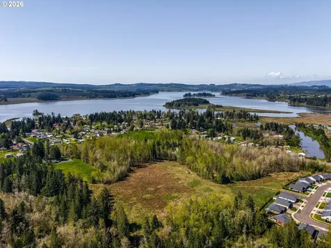 400 Hall Road Silver Lake WA 98645