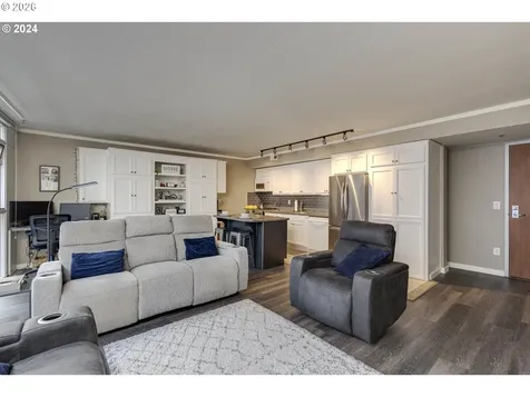 533 NE Holladay Street Portland OR 97232