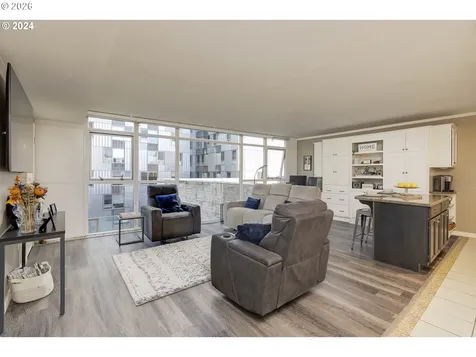 533 NE Holladay Street Portland OR 97232