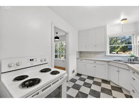 11811 SW 34th Avenue Portland OR 97219