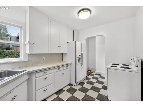 11811 SW 34th Avenue Portland OR 97219